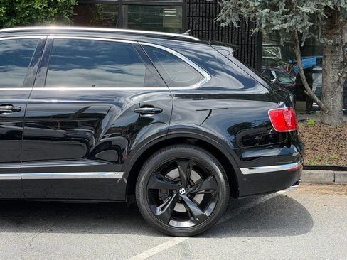Used 2019 Bentley Bentayga AWD/4WD image 11