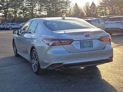 Used 2023 Toyota Camry XLE image 3