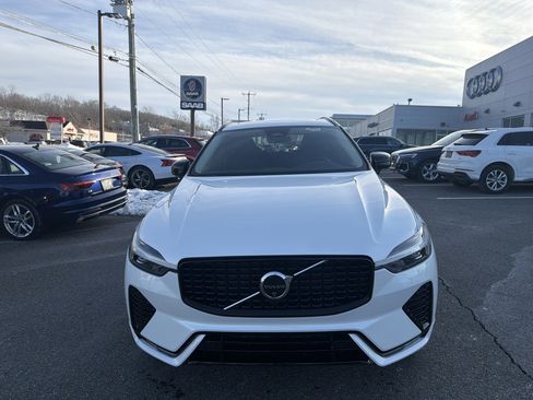 Certified 2025 Volvo XC60 B5 Plus AWD/4WD image 2