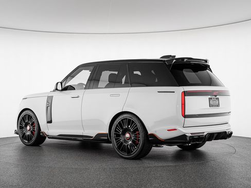 Used 2024 Land Rover Range Rover SE AWD/4WD image 3