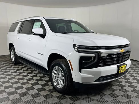 New 2025 Chevrolet Suburban LS image 3