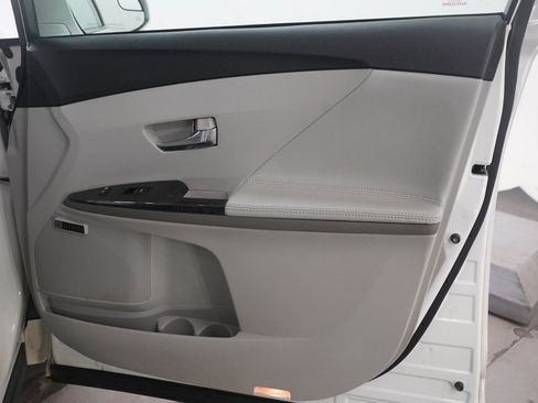 Used 2014 Toyota Venza Limited image 12