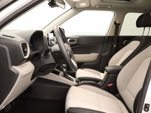Used 2026 Hyundai Venue SEL FWD image 15