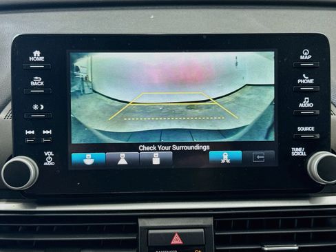 Used 2018 Honda Accord Touring image 23
