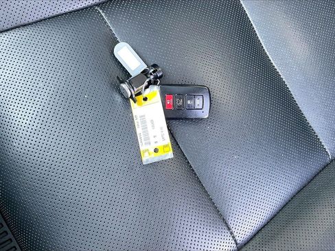 Used 2018 Toyota Highlander Limited image 35