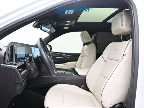 Used 2024 Cadillac Escalade ESV Sport w/ LPO, ONYX Package AWD/4WD image 15