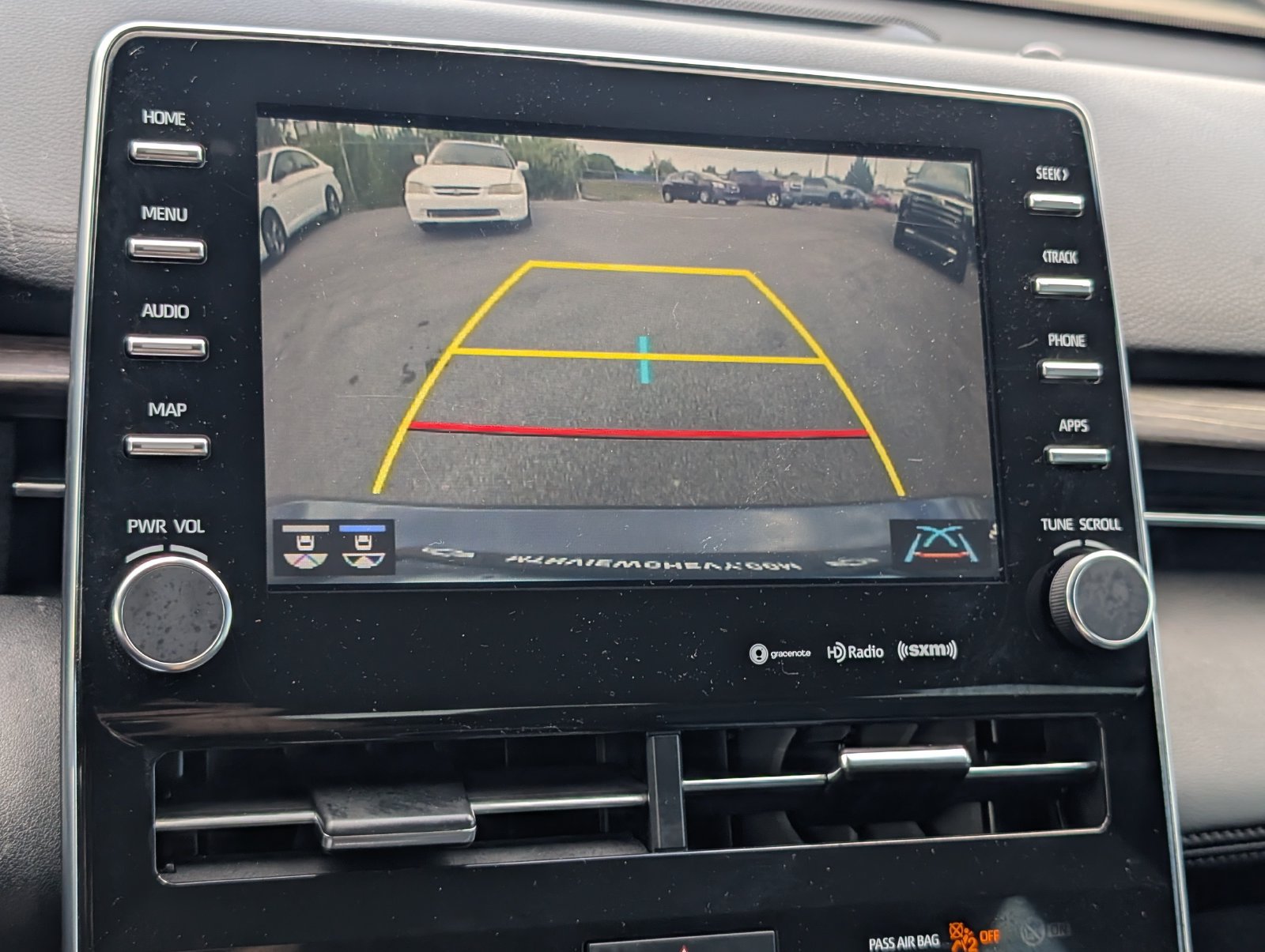 Used 2020 Toyota Avalon XLE w/ Moonroof Package FWD image 19