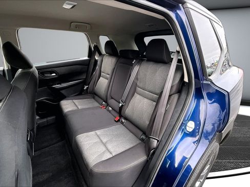 Used 2025 Nissan Rogue SV image 21