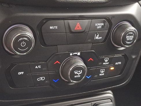 Certified 2021 Jeep Renegade Sport w/ Sport Appearance Group image 16