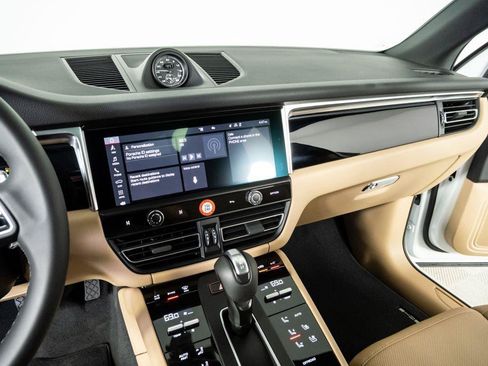 New 2026 Porsche Macan AWD/4WD image 13