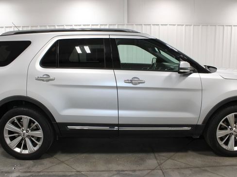 Used 2019 Ford Explorer Limited w/ Class III Trailer Tow Package image 11