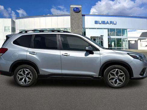 Used 2022 Subaru Forester Premium w/ Popular Package #2 AWD/4WD image 6