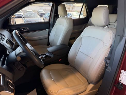 Used 2019 Ford Explorer Limited w/ Ford Safe & Smart Package image 14