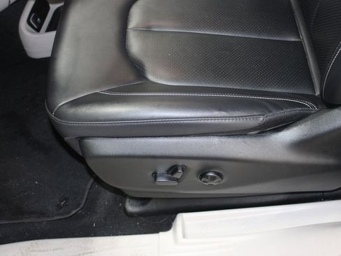 Used 2024 Chrysler Pacifica Touring-L image 34