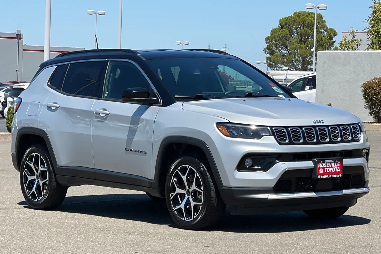 Used 2025 Jeep Compass Limited AWD/4WD image 5
