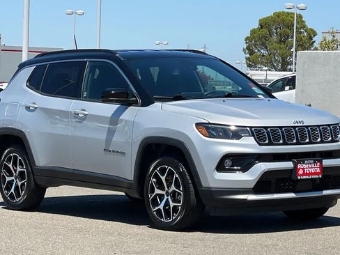 Used 2025 Jeep Compass Limited AWD/4WD image 5