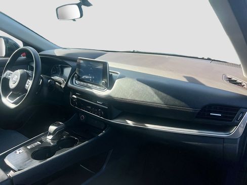 Used 2023 Nissan Rogue SV image 30