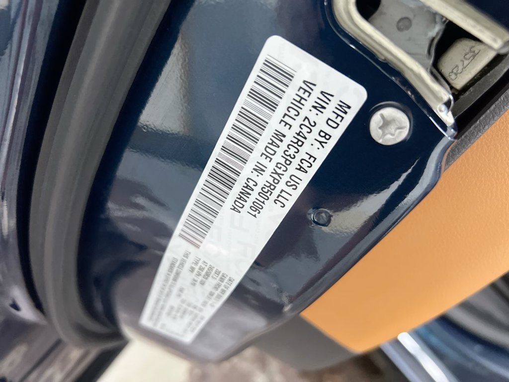 Used 2023 Chrysler Pacifica Pinnacle AWD/4WD image 30