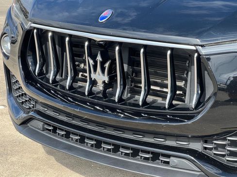 Used 2018 Maserati Levante AWD/4WD image 10
