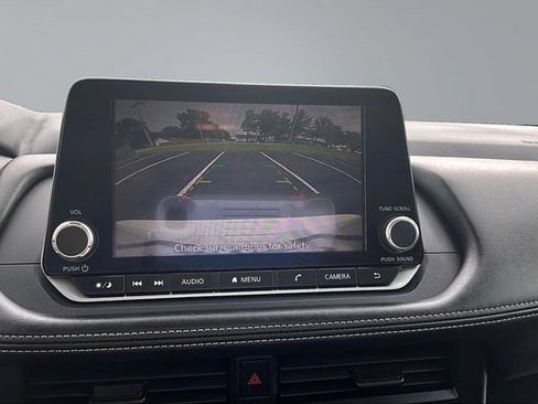 Used 2025 Nissan Rogue S AWD/4WD image 14