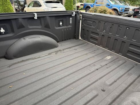 Used 2018 Ford F150 Lariat w/ Equipment Group 502A Luxury AWD/4WD image 16