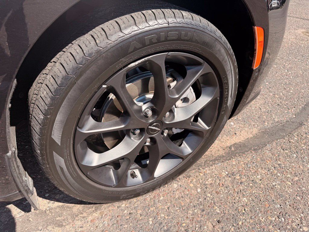 Used 2021 Chrysler Pacifica Touring-L w/ Uconnect Theater Family Group AWD/4WD image 17