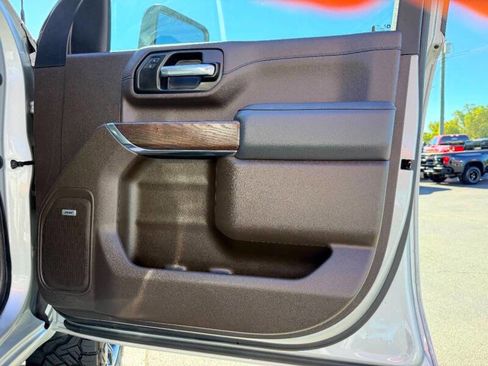 Used 2023 GMC Sierra 2500 Denali w/ Denali Ultimate Package AWD/4WD image 35