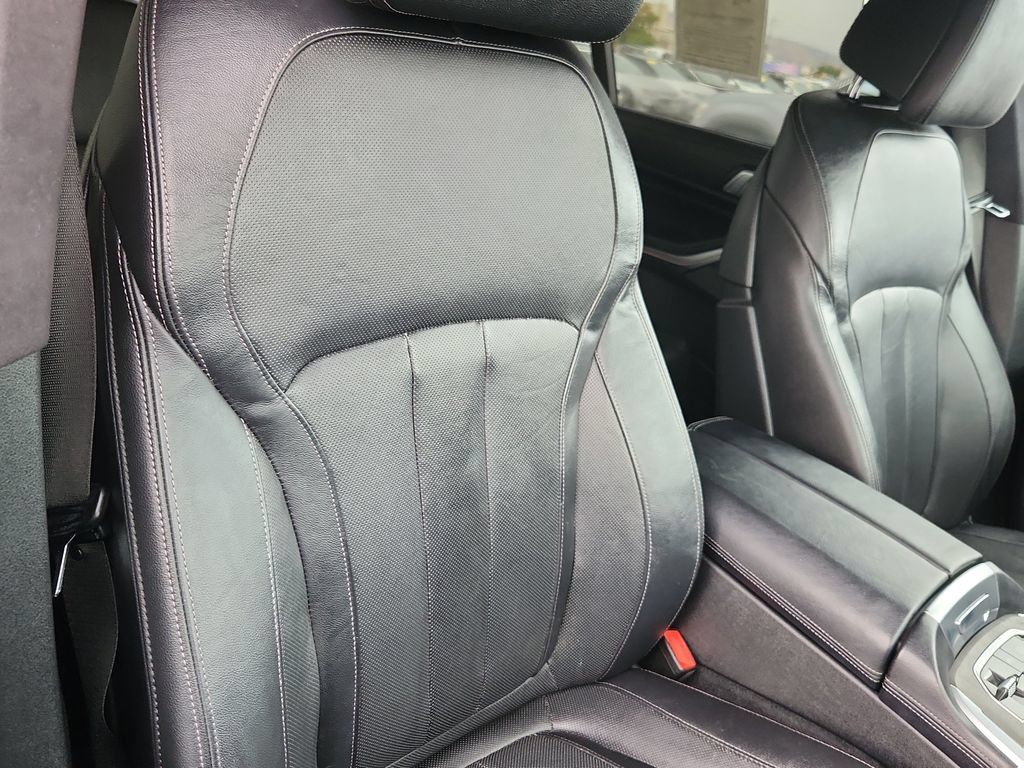 Used 2021 BMW X7 xDrive40i w/ M Sport Package AWD/4WD image 18