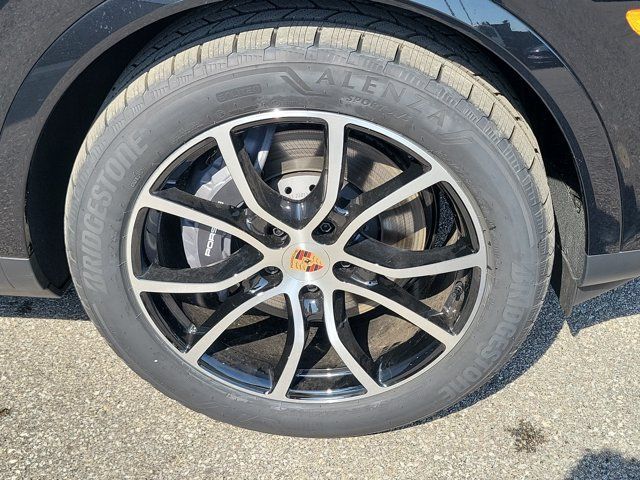 Used 2026 Porsche Cayenne AWD/4WD image 11