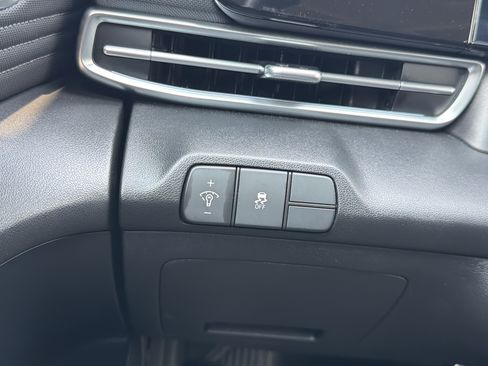 Used 2024 Hyundai Elantra Limited FWD image 13