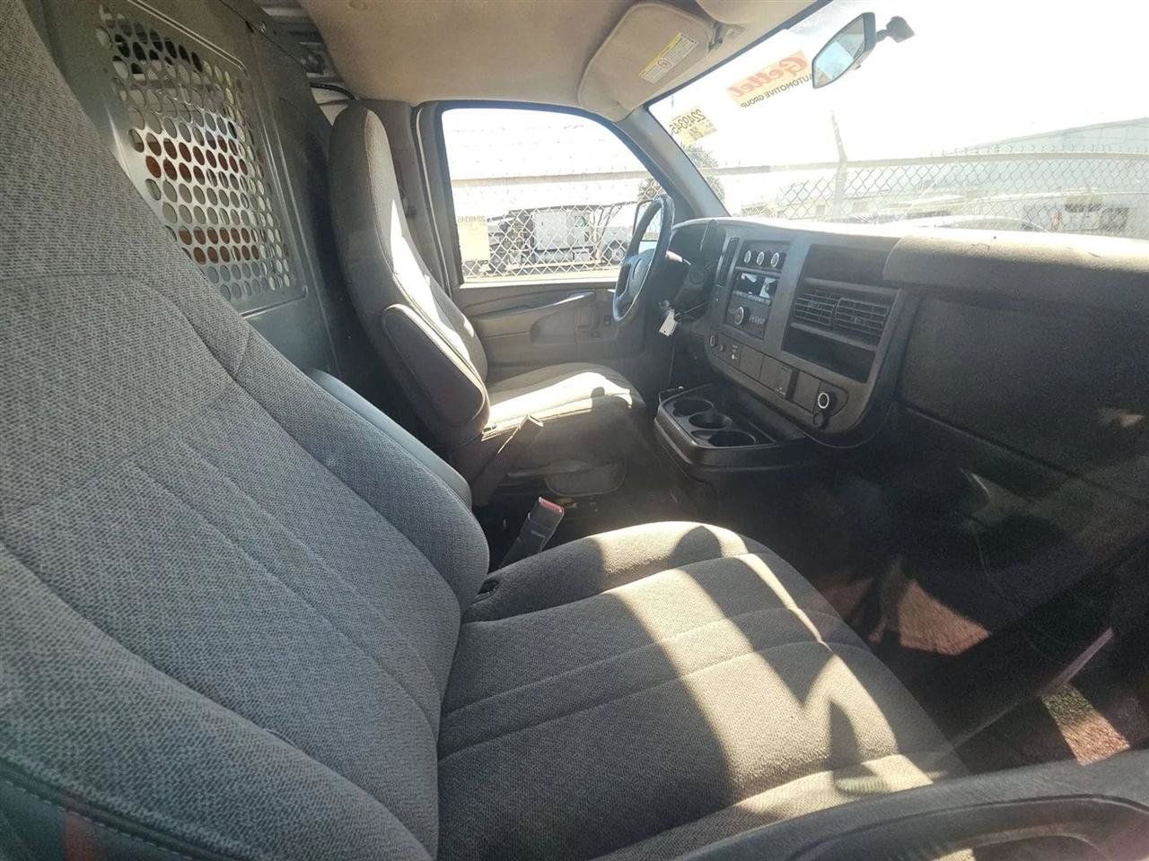 Used 2015 GMC Savana 2500 RWD image 8