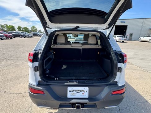 Used 2015 Jeep Cherokee Limited w/ Luxury Group AWD/4WD image 11