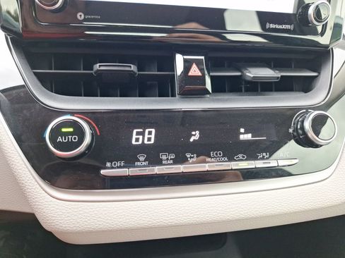 Used 2021 Toyota Corolla LE image 26