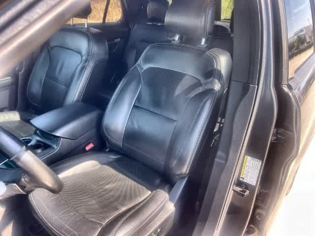 Used 2016 Ford Explorer Limited w/ Equipment Group 301A FWD image 11