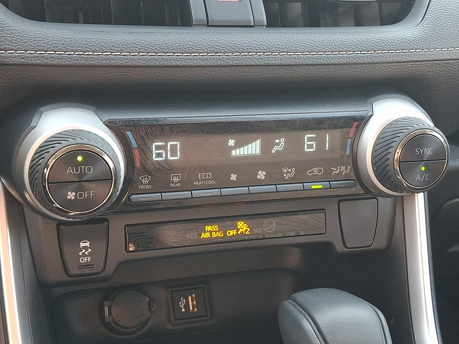 Used 2025 Toyota RAV4 LE AWD/4WD image 16