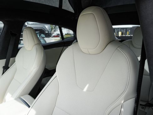 Used 2021 Tesla Model S Plaid image 19