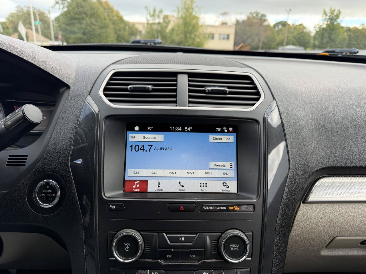 Used 2018 Ford Explorer XLT w/ Equipment Group 202A AWD/4WD image 13