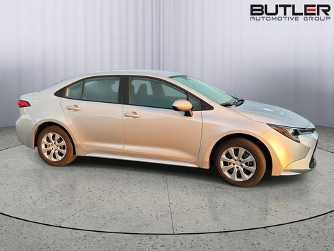 Used 2022 Toyota Corolla LE FWD image 5