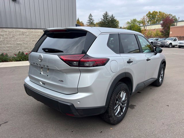 Used 2024 Nissan Rogue S AWD/4WD image 5