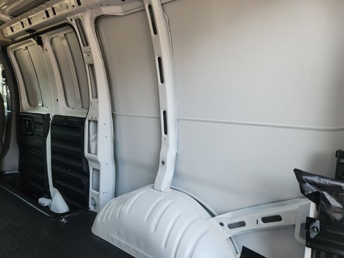 New 2025 Chevrolet Express 2500 w/ Safety Package image 34