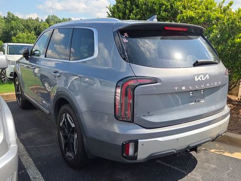 Used 2024 Kia Telluride EX w/ EX Captain's Chair Package FWD image 8