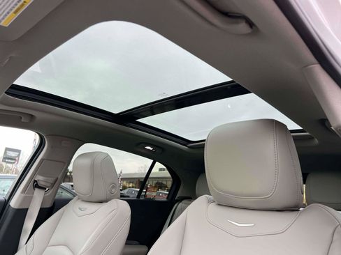 Used 2022 Cadillac XT4 Luxury w/ Cold Weather Package image 13