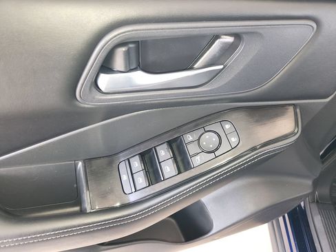 Used 2025 Nissan Rogue SV FWD image 29