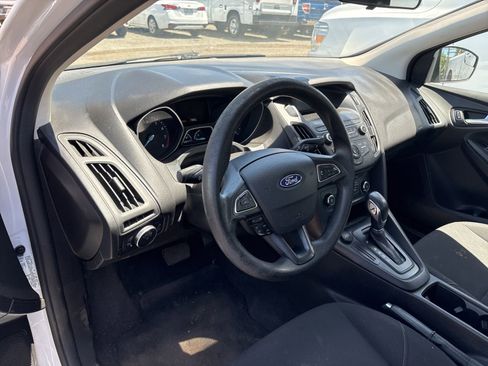 Used 2018 Ford Focus SE FWD image 5