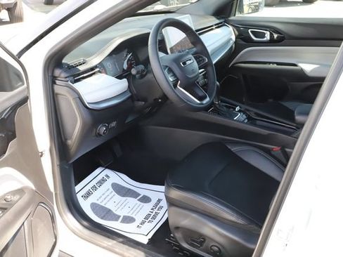 Used 2025 Jeep Compass Limited AWD/4WD image 11