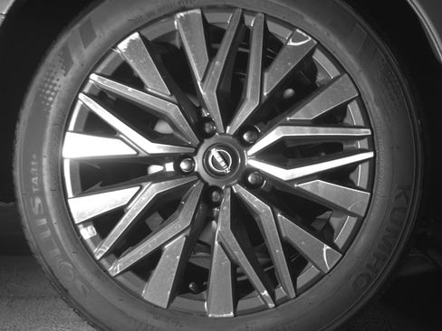 Used 2025 Nissan Altima 2.5 SV FWD image 15