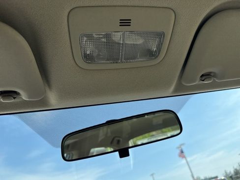 Used 2013 Toyota Corolla LE image 19