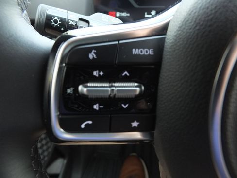 Used 2025 Kia Carnival SX Prestige image 25