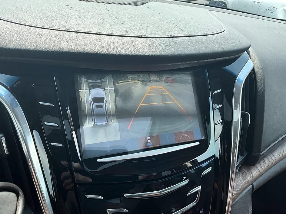 Used 2017 Cadillac Escalade Luxury AWD/4WD image 22