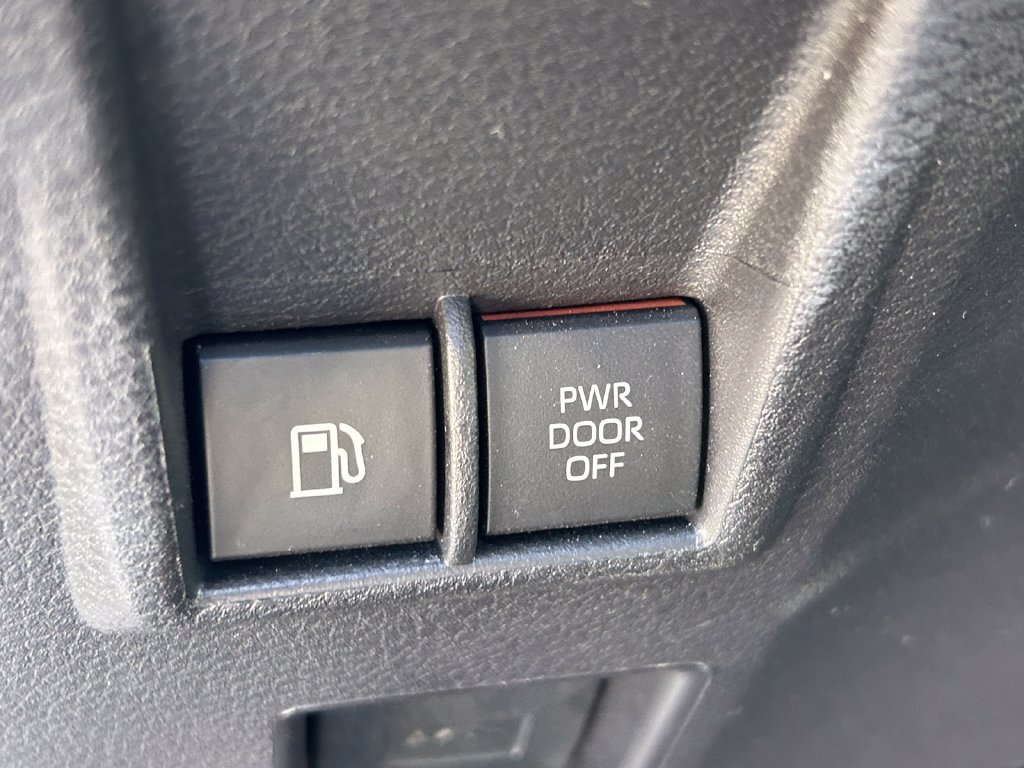 Used 2025 Toyota Sienna Platinum AWD/4WD image 30
